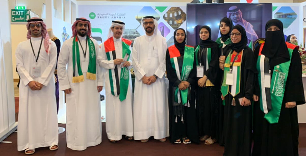 طالبة في جامعة الإمارات العربية المتحدة تجسد العلاقات الإماراتية السعودية القوية في الحرم الجامعي