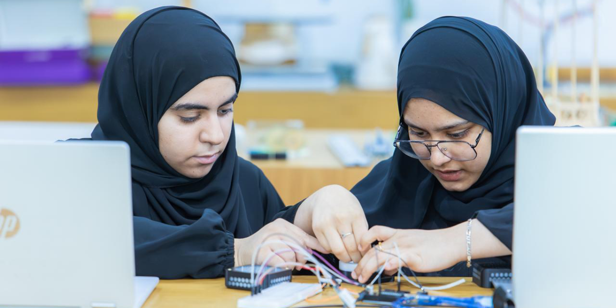 منتزه جامعة الإمارات للعلوم والابتكار يطلق فعاليات مخيمه الصيفي لعام 2026