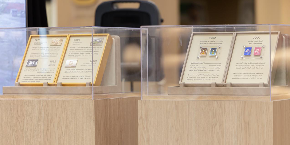 بالتعاون مع بريد الإمارات جامعة الإمارات العربية المتحدة تطلق طوابع بريدية تذكارية توثق مسيرة 50 عامًا من التميز الأكاديمي